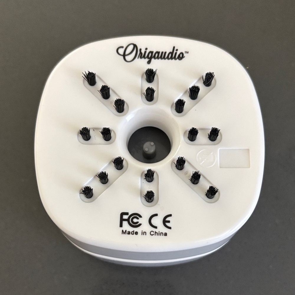 Crumbee Mini Vac - Picture 2 of 4